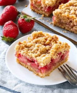 Simple Strawberry Rhubarb Crumb Bars Recipe