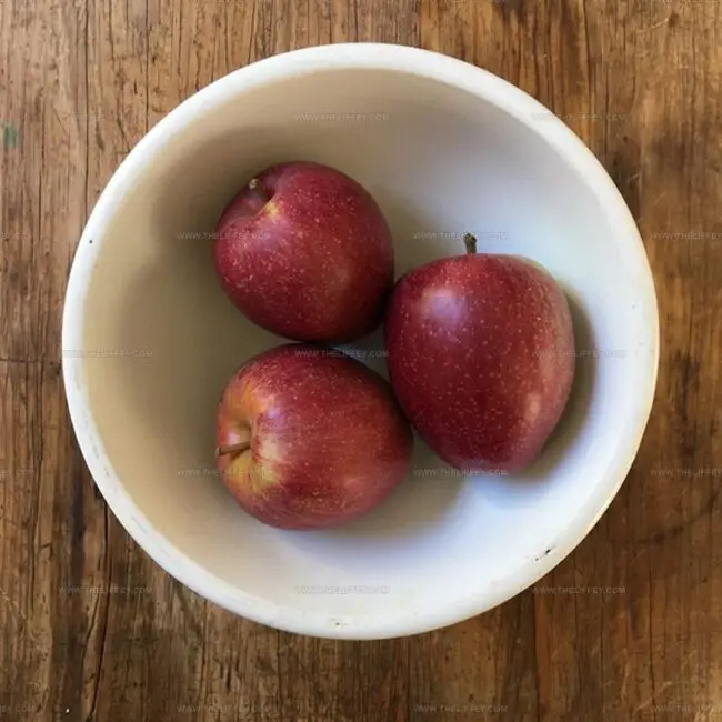 Black Gilliflower Apples