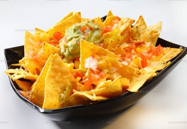 What Are the Most Traditional Mexican Dips Served With Appetizers?