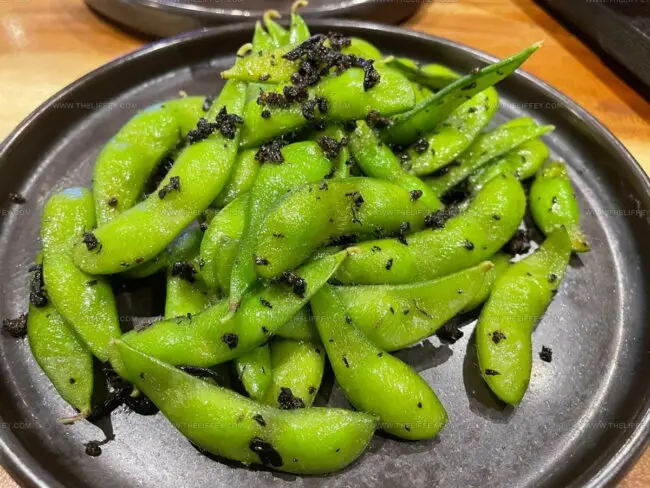 What Cooking Techniques Are Unique to Buddhist Temple Cuisine in East Asia?