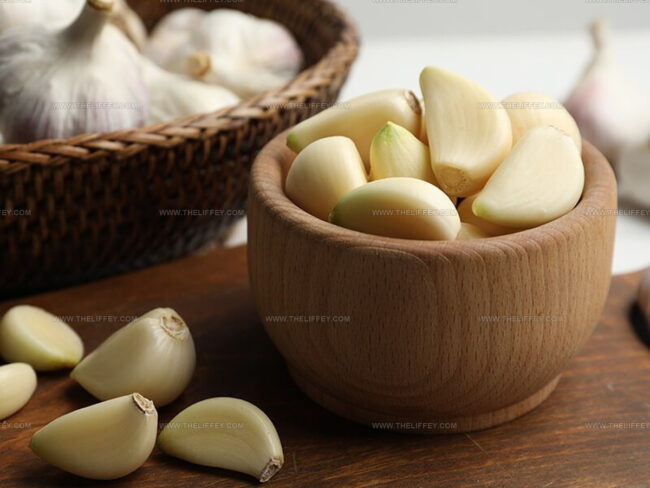 How to Peel and Mince Garlic Like a Kitchen Pro