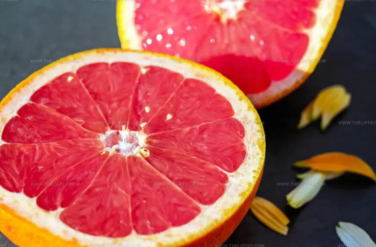 What Does Grapefruit Taste Like? Sweet, Tangy, and Oh So Refreshing!